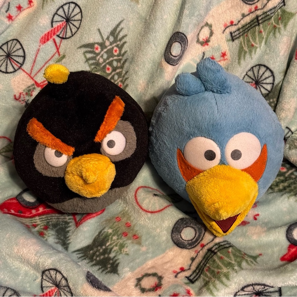 Angry Birds Plushies Pair Black and Blue Millinealcore Phone Game Nostalgia‎